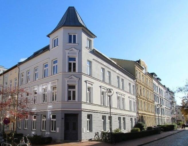 N A U T I C A - Ruhige Maritime Ferienwohnung Mit Balkon Familienfreundlich Rostock Exteriér fotografie